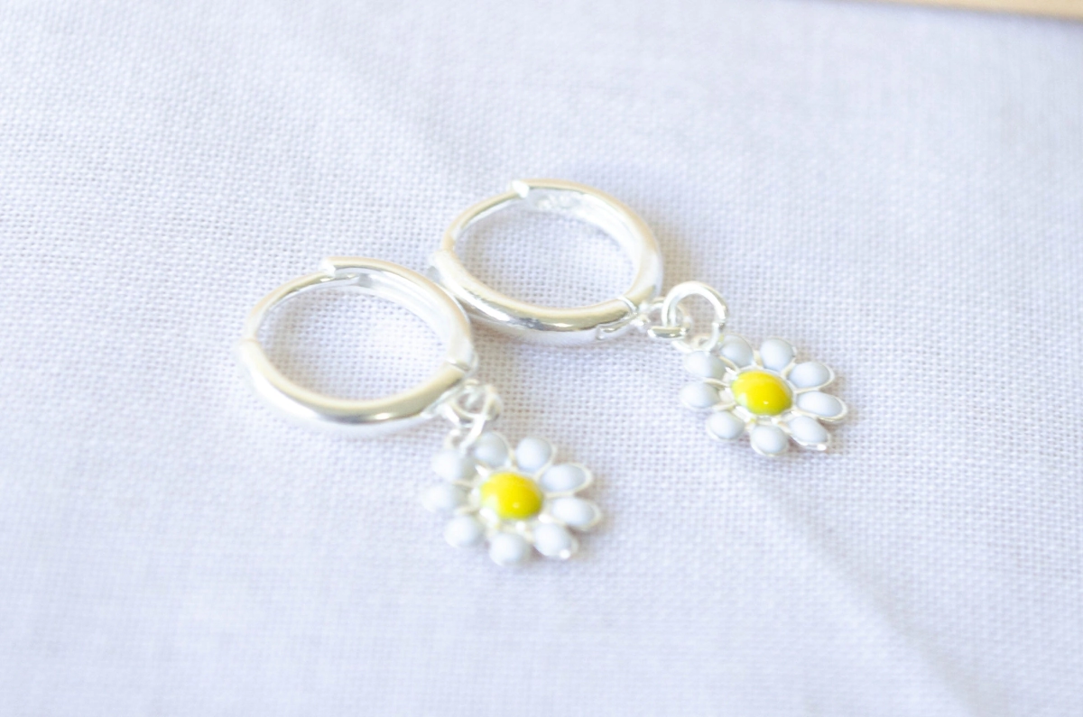 L-AR1053 Aros argollas margaritas