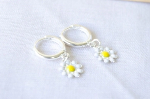 L-AR1053 Aros argollas margaritas