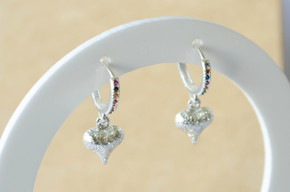 L-AR1056 Aros huggies corazones arenados