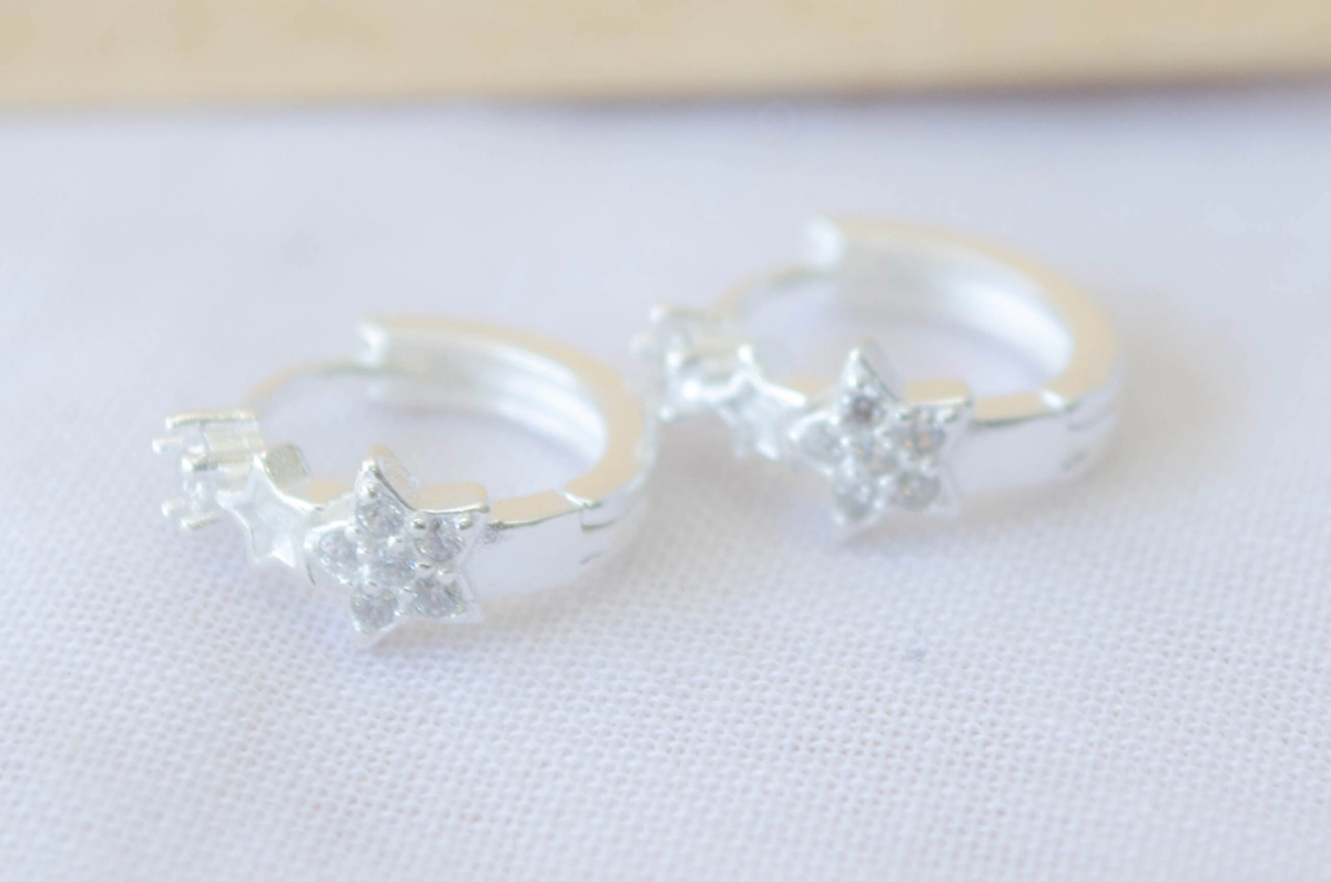 L-AR1064 Aros argollas estrellas 1.3cm