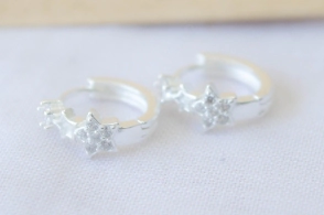 L-AR1064 Aros argollas estrellas 1.3cm