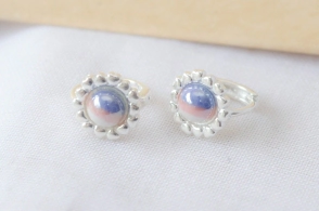 L-AR1063 Aros argollas flor perla LILA