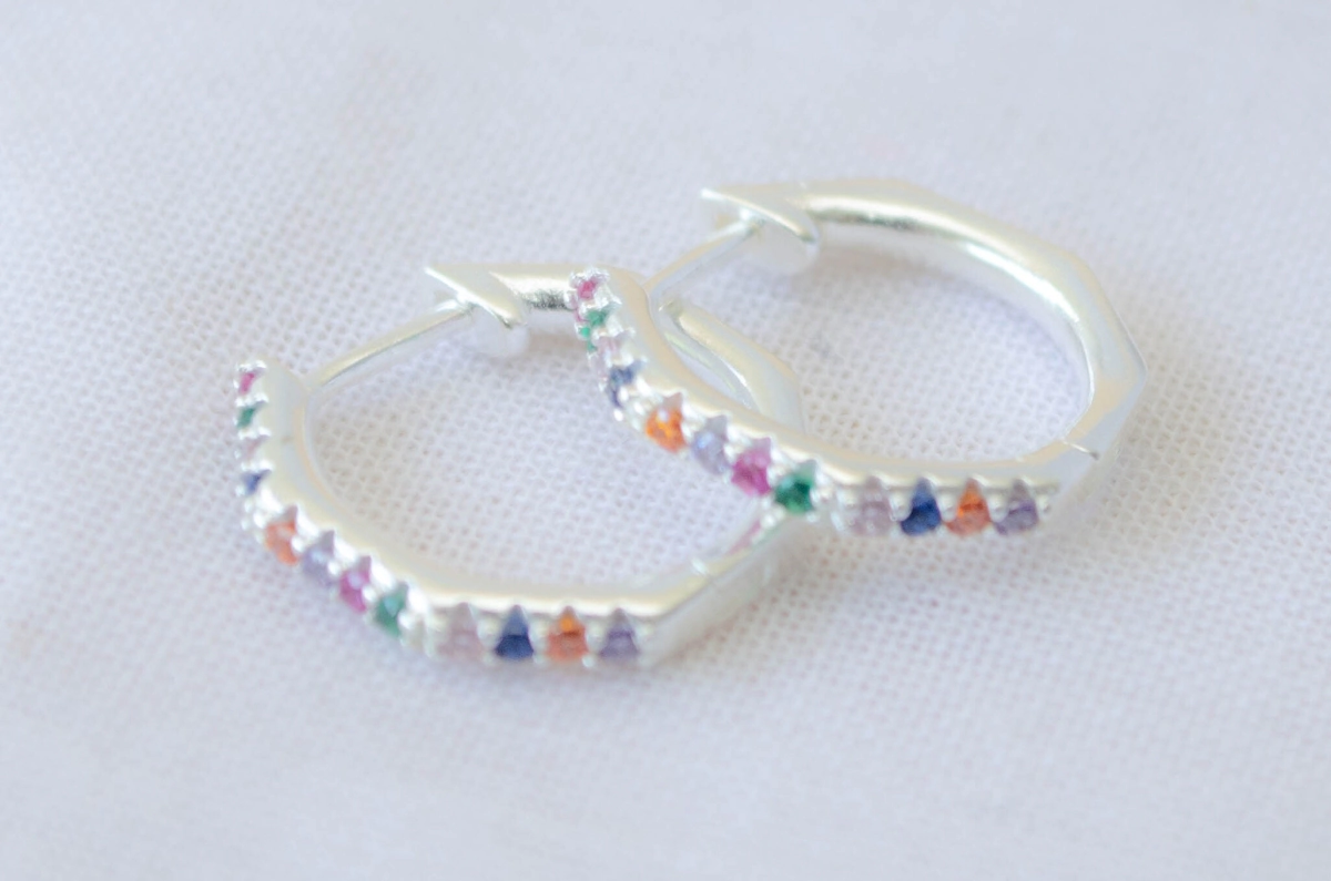 L-AR1068 Aros huggies hexagonales multicolor 1.4cm