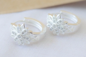 L-AR1071 Aros huggies flor cubics