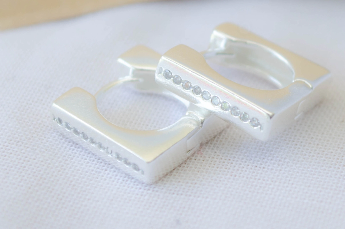 L-AR1072 Aros argollas cuadrados linea cubics