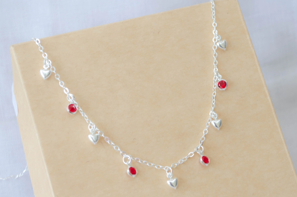 L-CA0355 Choker con cubics rojos transparentes