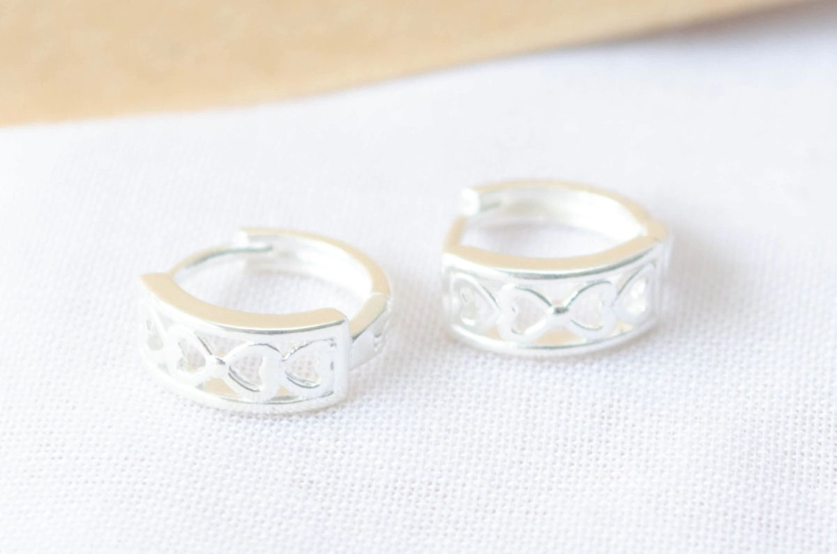 L-ARC0019  Aros cubanos calados corazones verticales