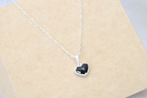 L-CA0359 Cadena 40 + corazon cubic negro