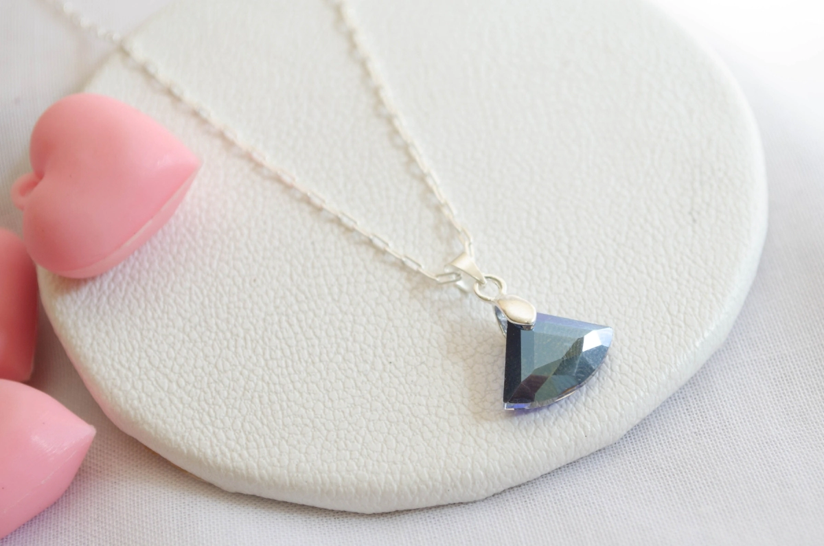 L-CA0104 Cadena triangulo cristal AZUL