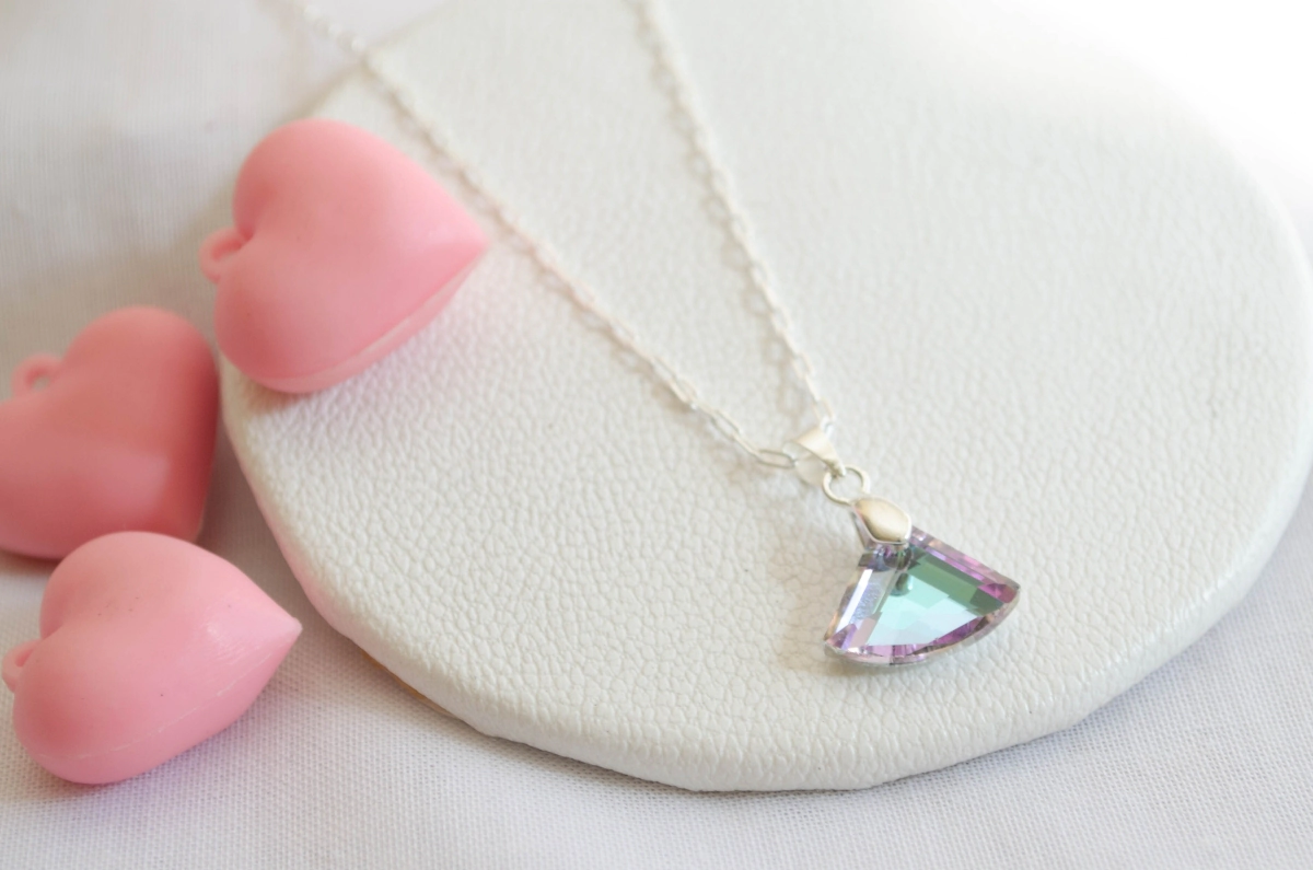 L-CA0104 Cadena triangulo cristal LILA