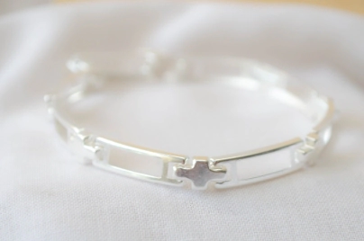 L-PU0179 Pulsera semirigida cruces centro