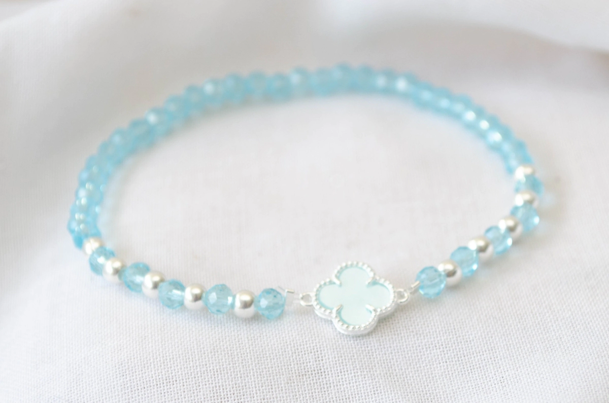 L-PU0173 Pulsera cristales elastizada trebol CELESTE