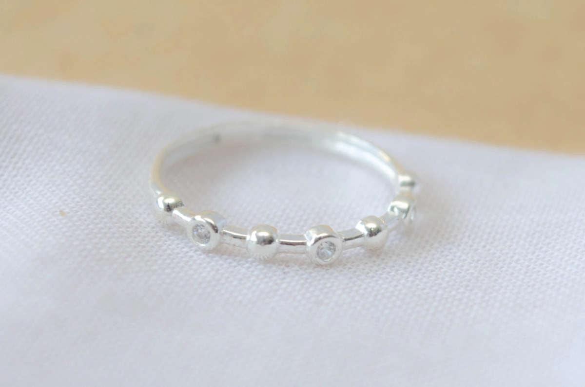 ANI0002 Anillo mini bolitas cubics peque