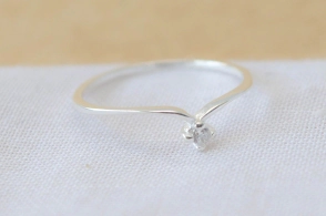 ANI0003 Anillo cubic en v