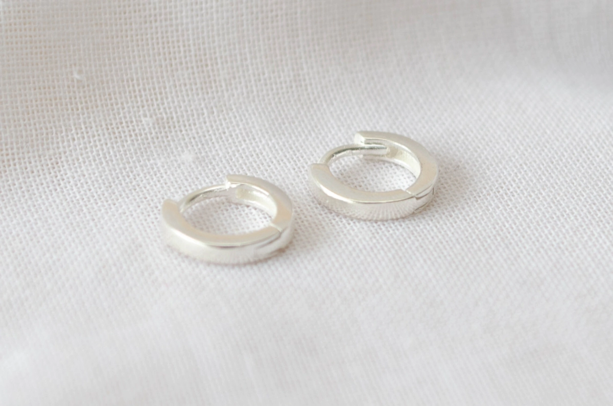 AR0007 Aros huggies lisos 1 cm