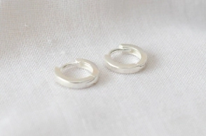 AR0007 Aros huggies lisos 1 cm