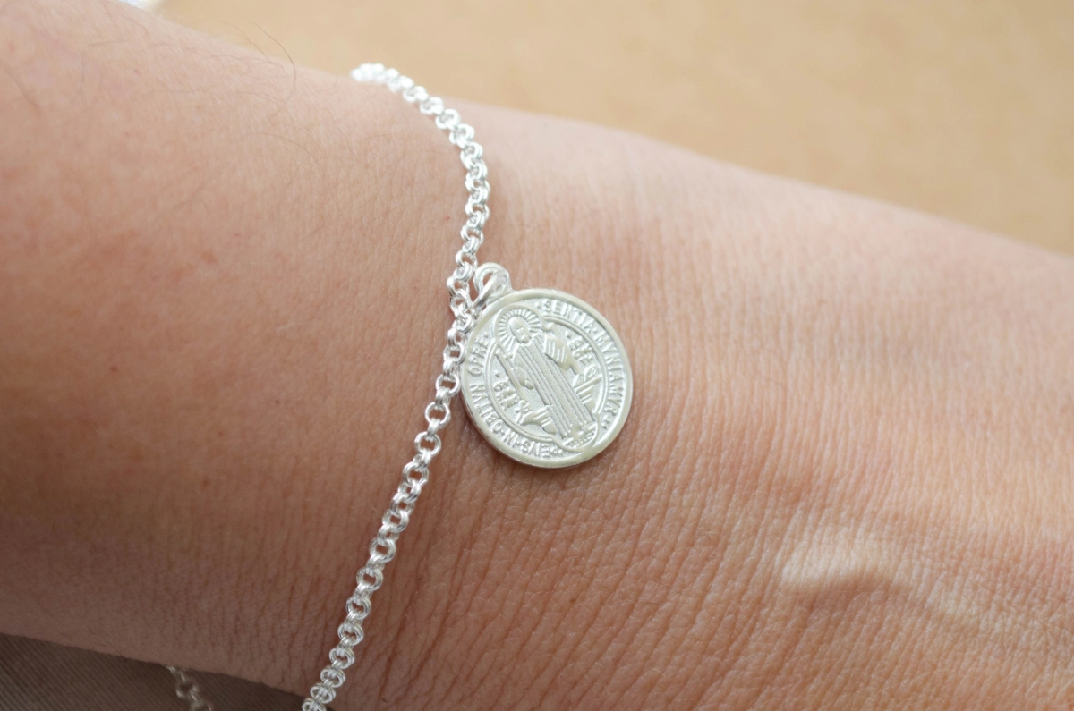 L-PU0191 Pulsera con dije San Benito centro