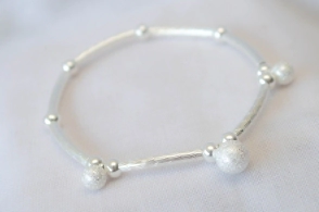 L-PU0199 Pulera elastizada bolitas colgantes arenadas