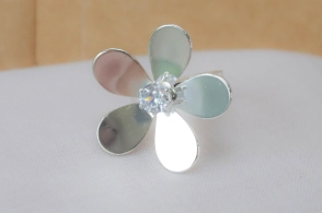 ABAN0001 Anillo flor xl con cubic centro