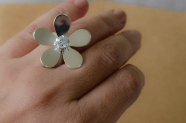 ABAN0001 Anillo flor xl con cubic centro