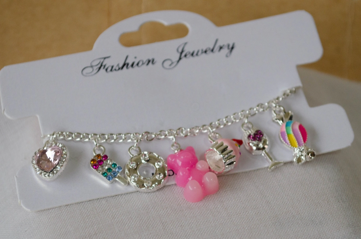 ABP0003 Pulsera fina con 7 dijes colores