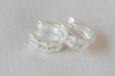 L-ARB0015 Aros huggies hexagonales brillos 1.3cm-