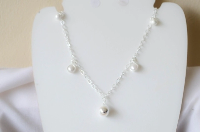 L-CA0374 Corbatero 80cm perlas y bolitas