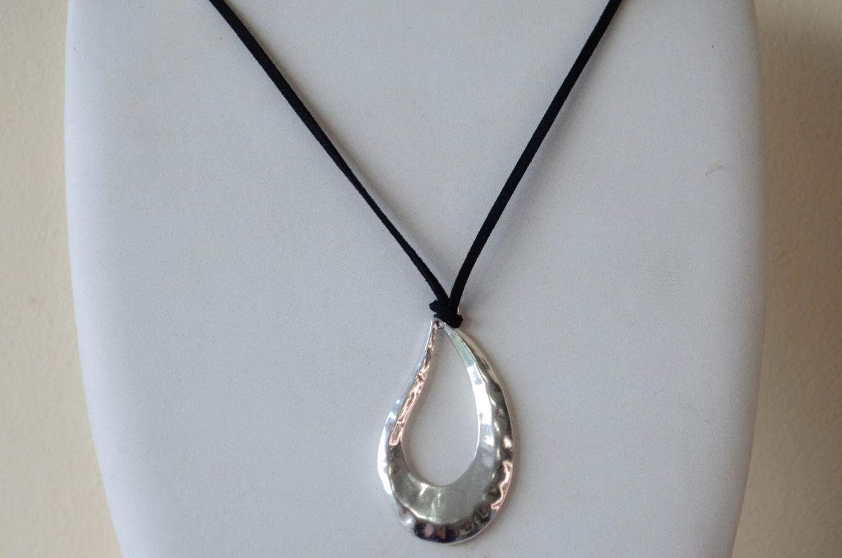 L-CA0375 Cord�n gamuza con gota