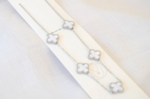 AQC0003 Cadena 5 trebol blanco