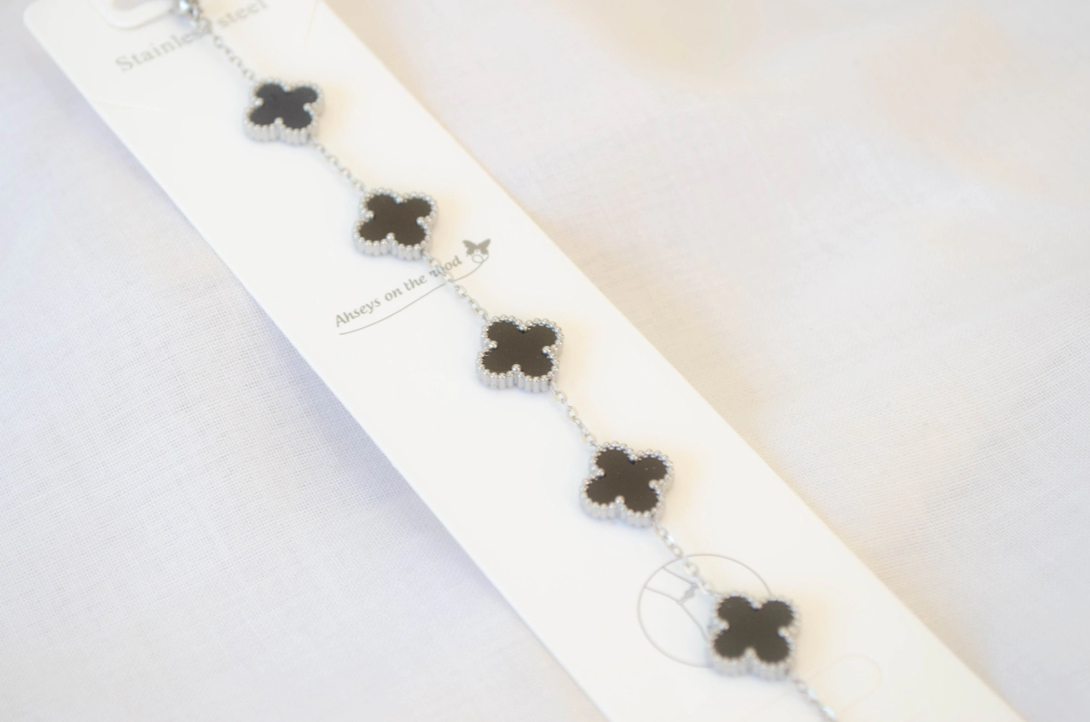 AQP0001 Pulsera 5 trebol NEGRO