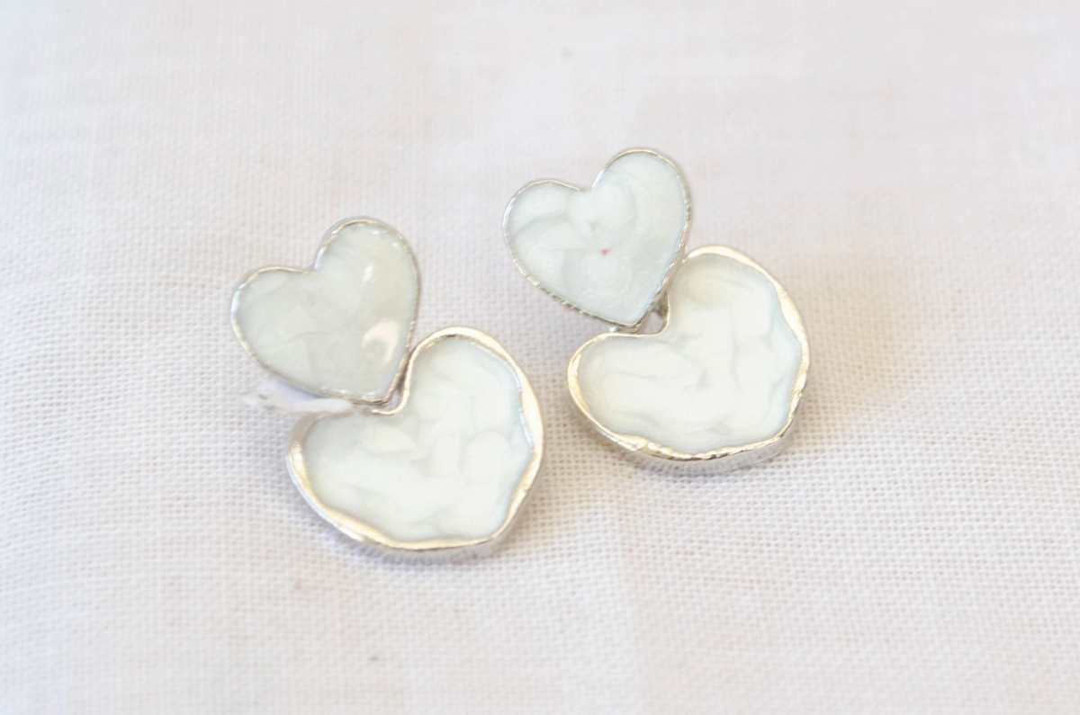 AQA0002 Aros 2 corazones resina blanco