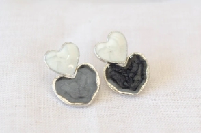 AQA0002 Aros 2 corazones resina NEGRO BCO