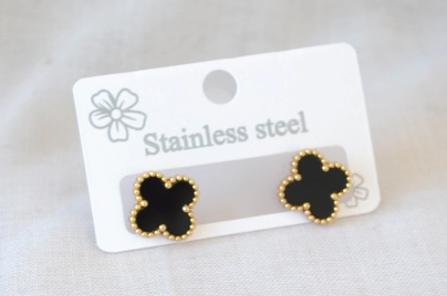 ADA0001 Aros flor TREBOL NEGRO