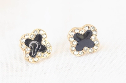 ADA0003 Aros flor TREBOL  NEGRO BRILLO 