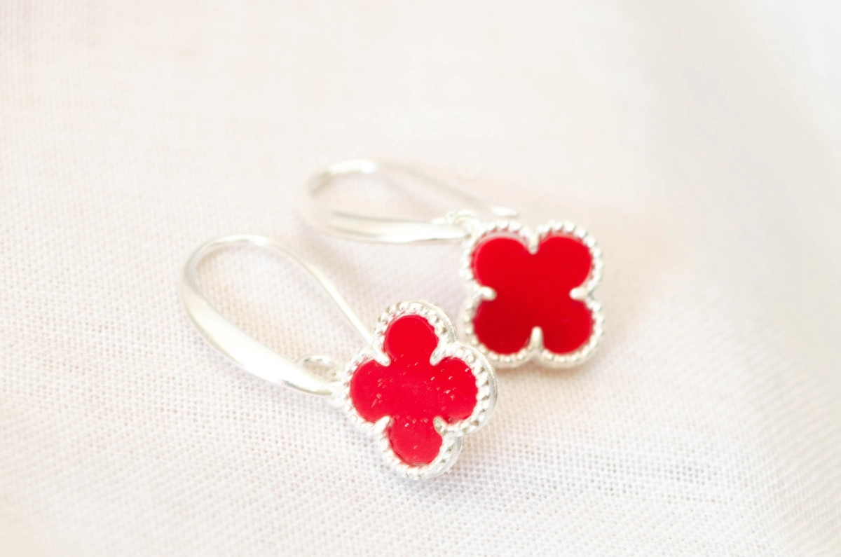 L-AR1195 Aros colgantes flor trebol ROJO