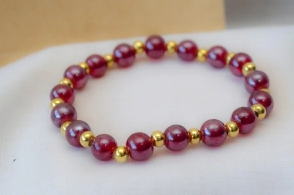 f-PU201 Pulsera elastizada perlas vidrio bolas doradas BORDEAU