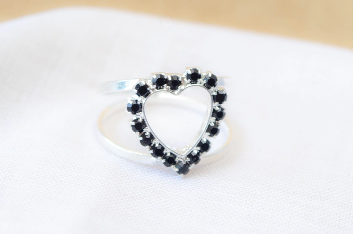 L-AN0177 Anillo coraz�n cubics NEGRO