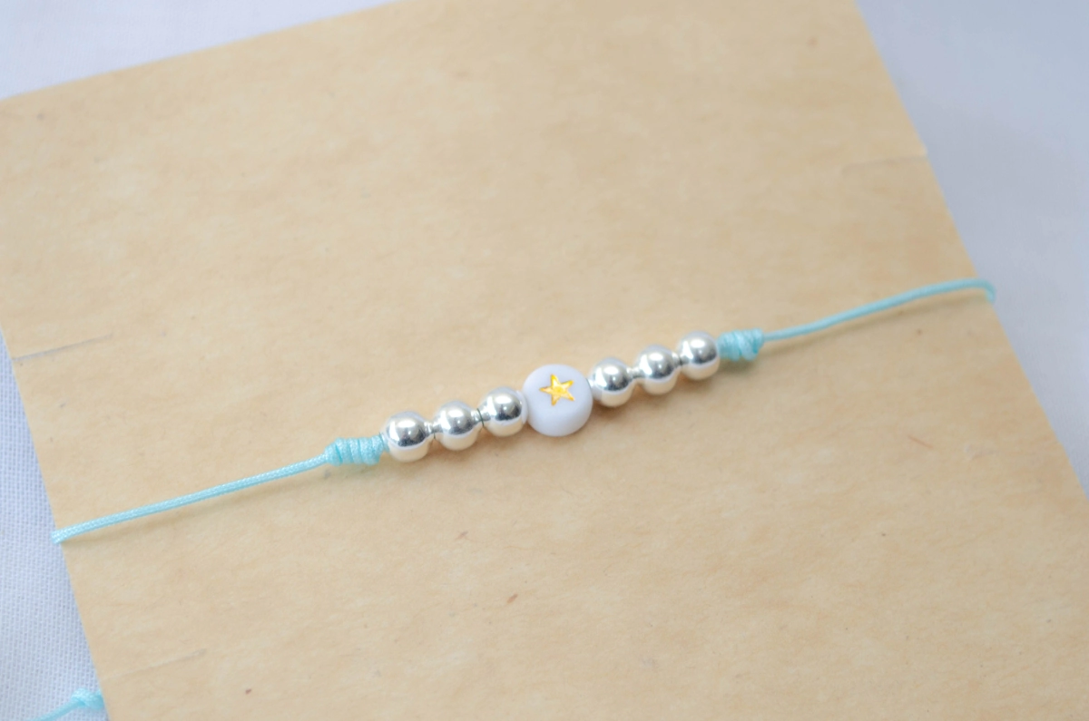 L-PU0211 Pulsera hilo chino celeste bolitas centro estrella