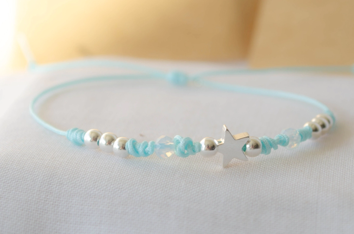 L-PU0215 Pulsera MUNDIAL hilo celete bolitas estrella