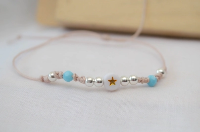 L-PU0214 Pulsera MUNDIAL hilo NUDE bolitas centro blanco estrella
