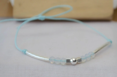 L-PU0220 Pulsera MUNDIAL bolitas tubos CELESTE