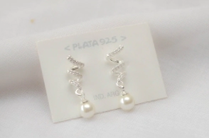 L-AR1197 aros pasante espiral brillante y perla