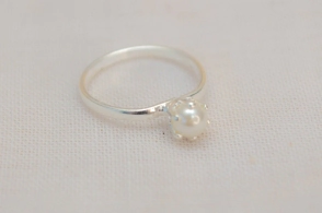L-ANn0005 ANILLO NENA perla