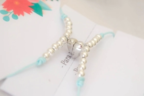 AMI0019 Setx2 pulseras hilo bolitas coraz&oacute;n imantado CELESTE