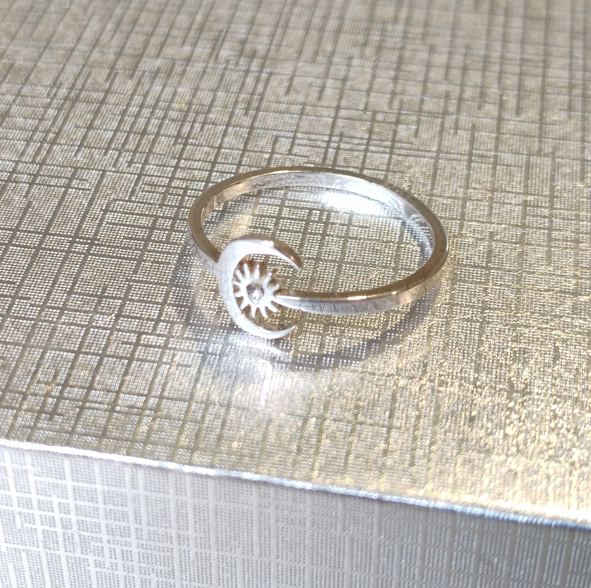 ABAN1560 Anillo luna y sol cubic