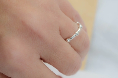 ABAN0018 Anillo tubo bolita