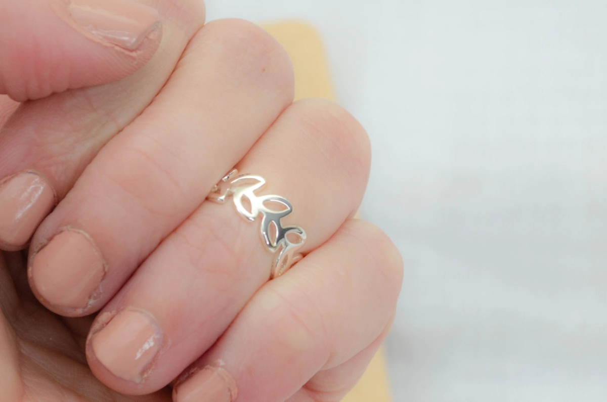 ABAN0019 Anillo MIDI hojitas