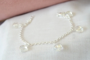 ABP0020 Pulsera con dijes corazones cubics