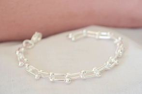 ABP0031 Pulsera eslabon rectangulos bolitas