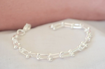 ABP0031 Pulsera eslabon rectangulos bolitas